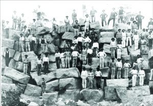 O nome foi dado pelos índios por conta das inúmeras pedras encontradas na região